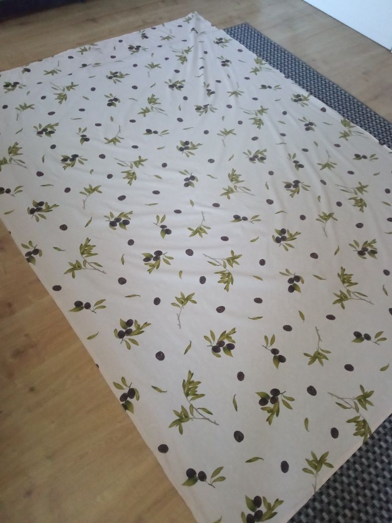 Obrus, materiał 150 cm X 215 cm