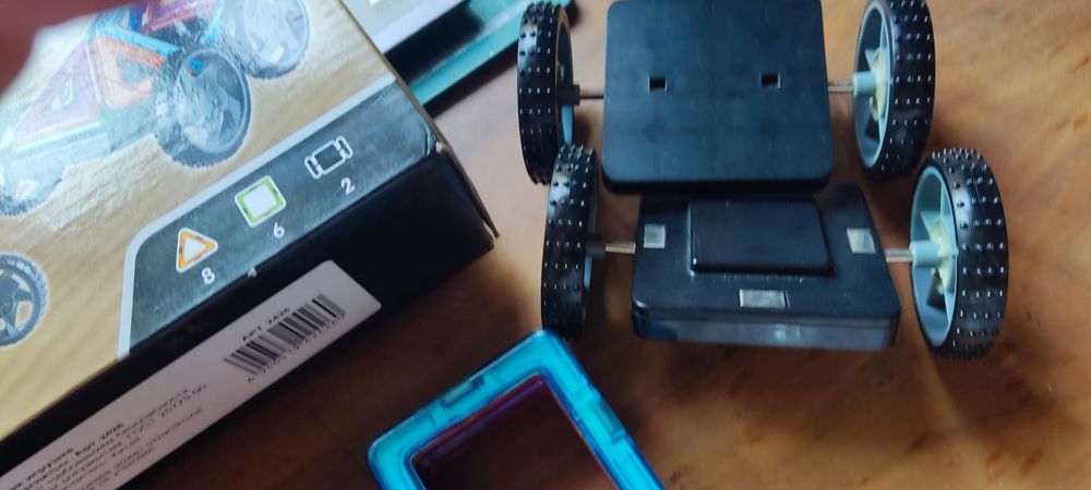 Магнітний конструктор Play Smart на 16 шт , на вік дитини 3+