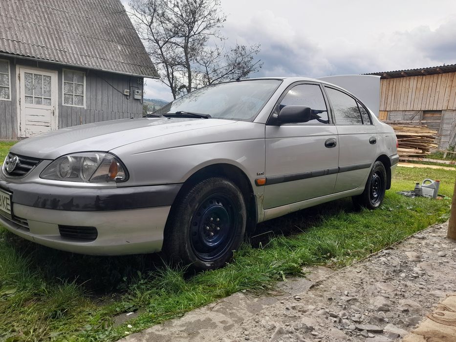 Тойота авенсіс 2002р