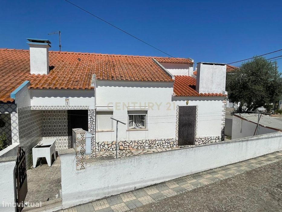 Moradia geminada T3 (para reabilitação total)