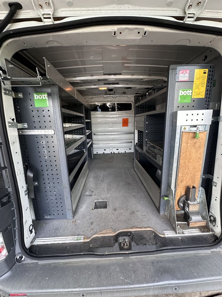 Zabudowa warsztatowa imadło  trafic vivaro t5  sprinter crafter
