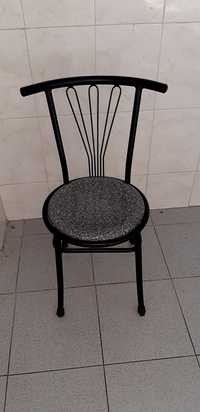 Várias cadeiras restaurante ou café