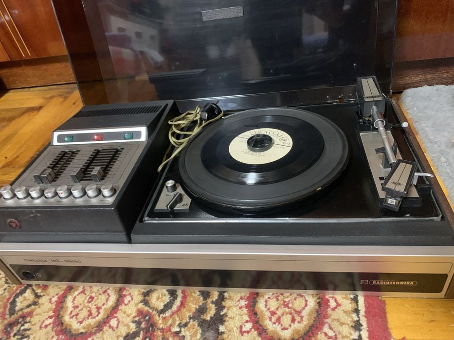 Проигрыватель пластинок melodija 103 stereo