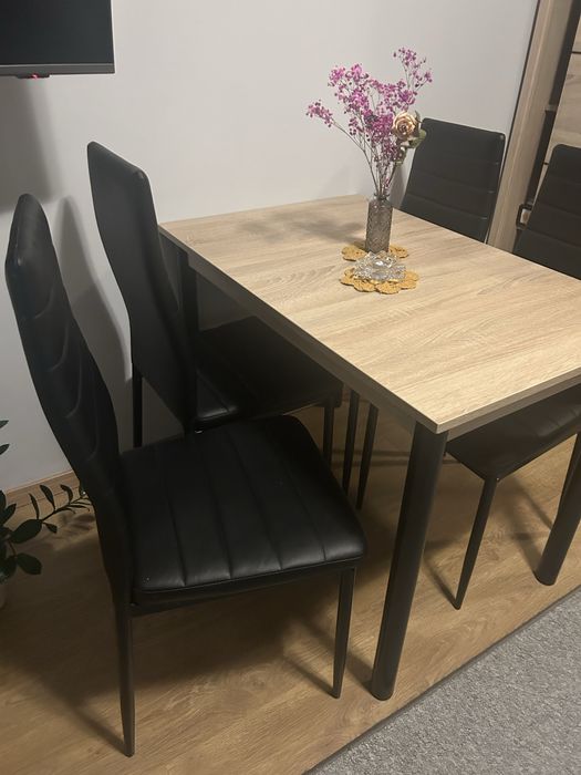 Sprzwdam szafe stol oraz krzesla.