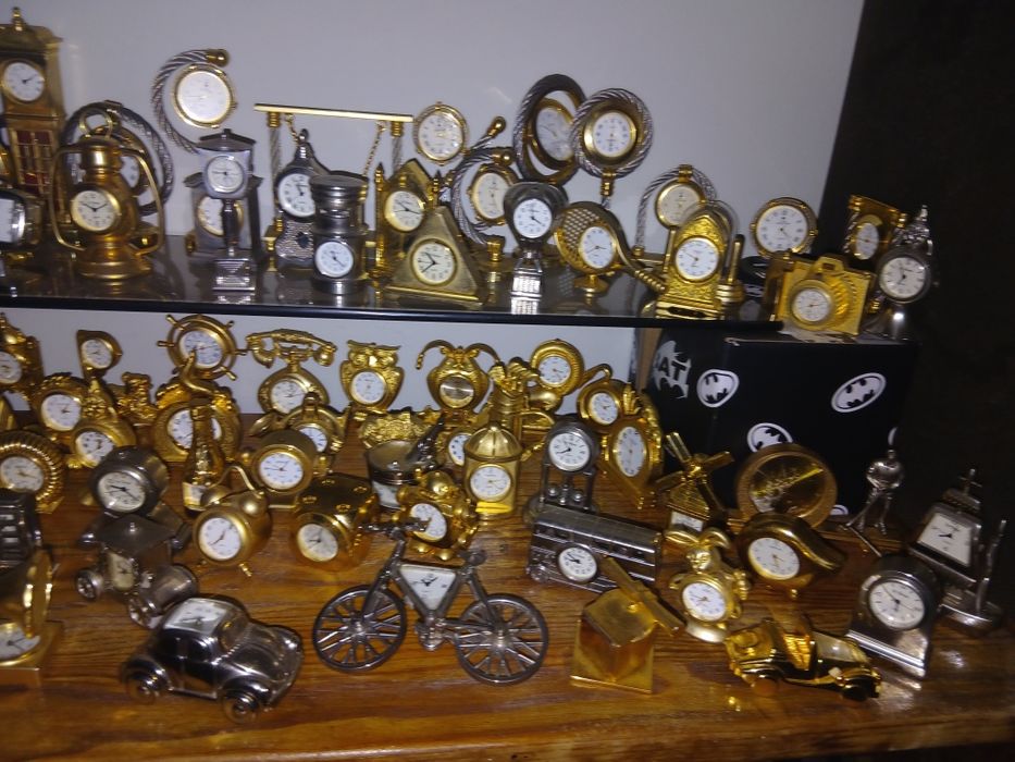 Coleção 100 Relógios em mnitura 500 €