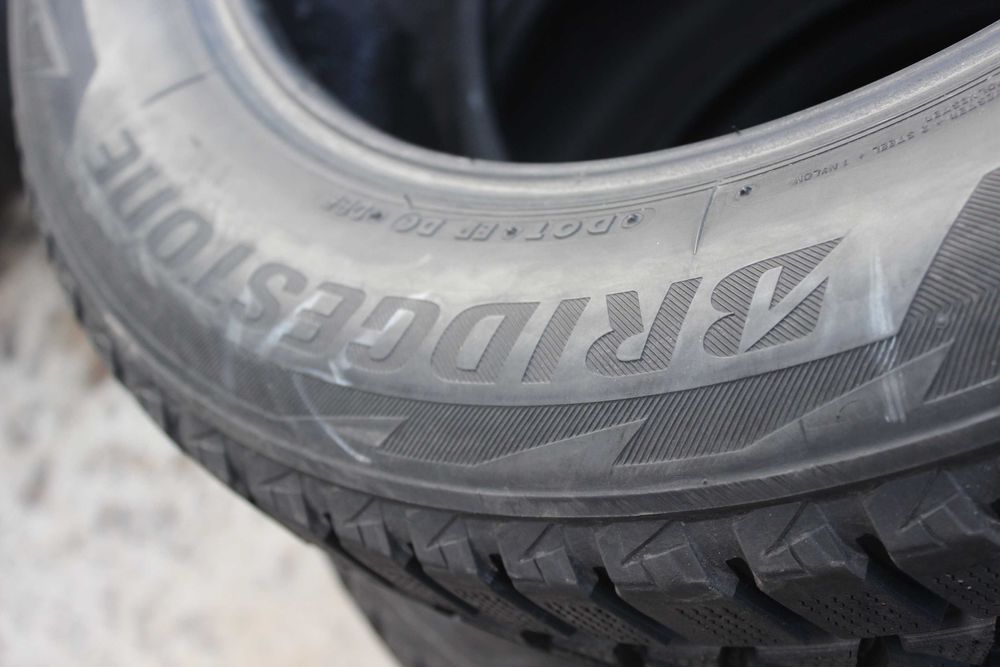 235-60-R18 BRIDGESTONE BLIZZAK 4штуки комплект зимней резины GERMANY