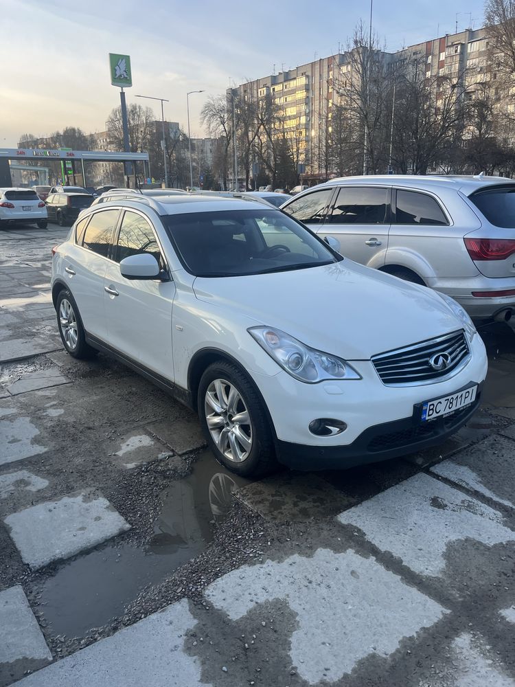 Infiniti ex 25 V6 рік 2013 222 кс ГБО