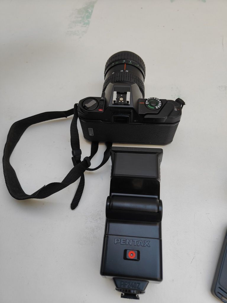 Pentax P30 + Lente Takumar-A Zoom 28-80mm + Flash AF240Z