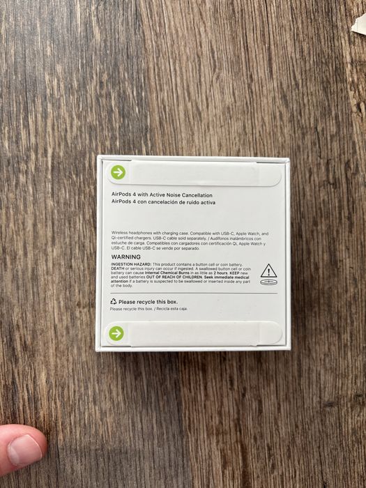 Продам нові навушники Apple airpods 4 with active noise cancellation