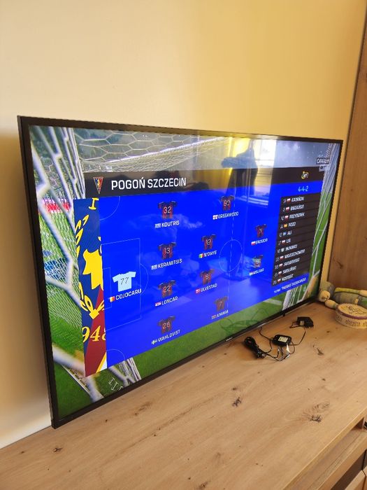 Telewizor SAMSUNG UE55KU6000 55" z wieszakiem na ścianę