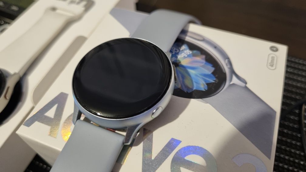 Zestaw dwóch smartwatchy Samsung Galaxy Activ 2 i Galaxy Watch 4