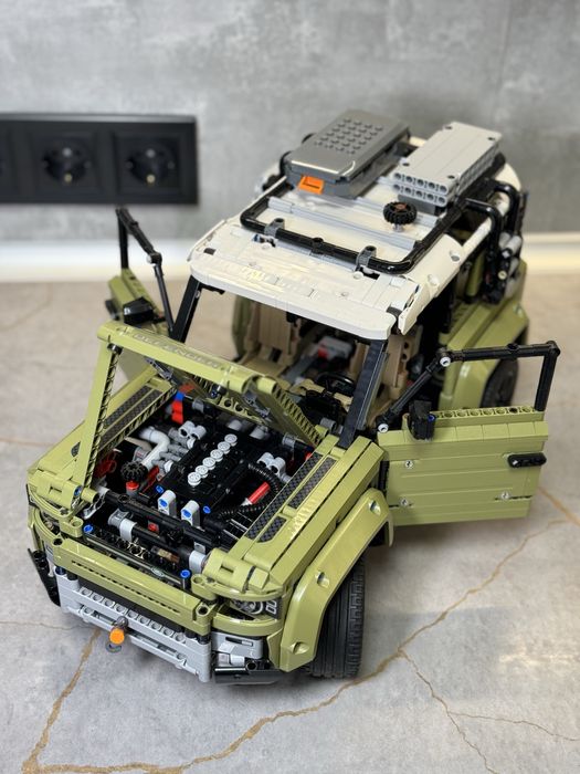 LEGO конструктор TECHNIC 42110 LAND ROVER DEFENDER оригинал!