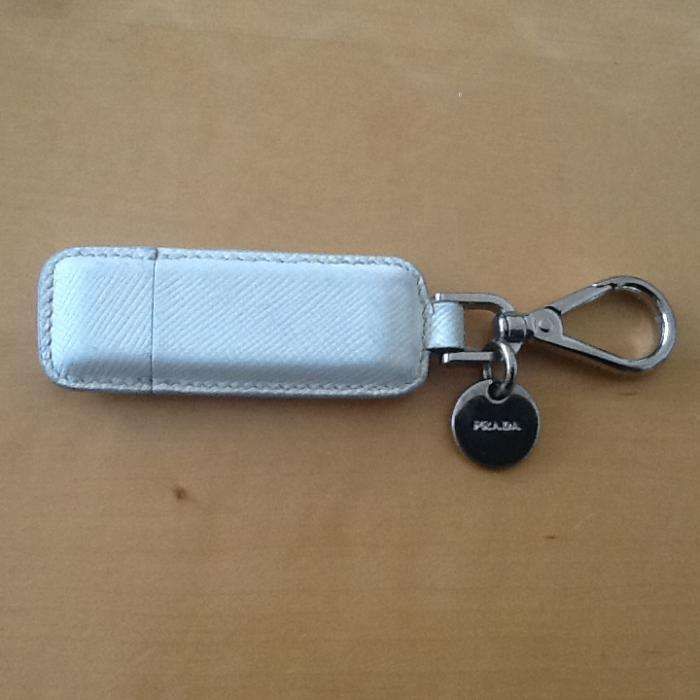 Porta-chaves Pen Stick USB 4GB PRADA