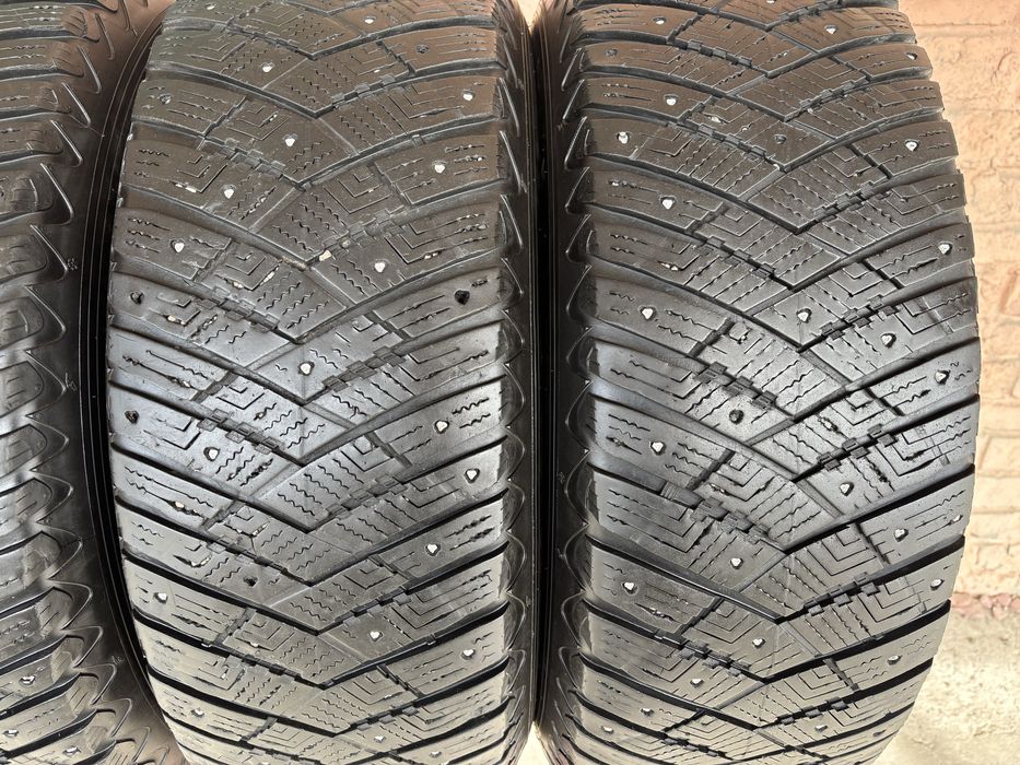 Комплект Зимових шин 245/70R16 Good Year