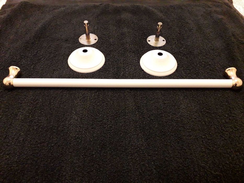 Toalheiro. Boa qualidade.