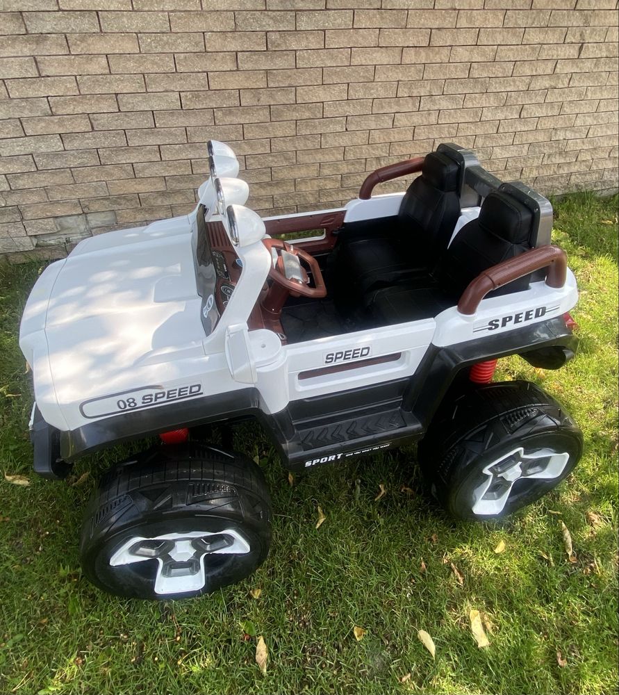Електроавтомобіль джип двохмісний bambi M Jeep