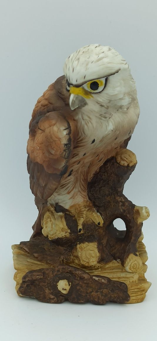 Porcelana nie szkliwiona Figurka Ptaka drapieżnego h 20 cm
