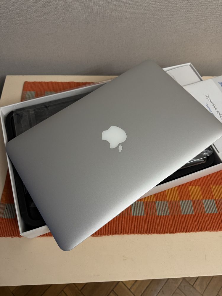 Makbook air 11’ mid 2011
