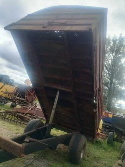 przyczepa wywrotka jednoosiowa