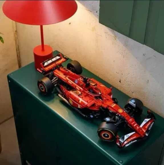 Конструктор Ferrari F1, 1361 деталей, маштаб 1:8 схожий на Lego