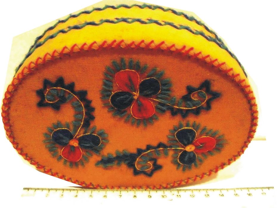 Caixa em pano de Viana do Castelo bordada