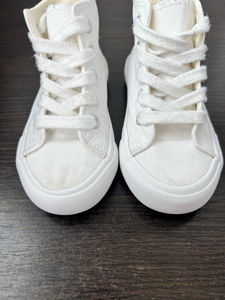 Кеди у стилі Converse