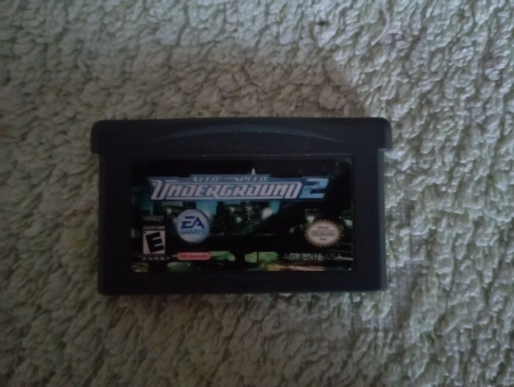 Sprzedam GameBoy Advance. Model: AGB-001.