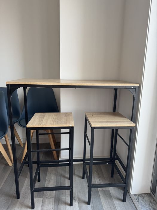 Conjunto Mesa Alta Cozinha + 2 Bancos – Estilo Industrial | Como Novo!