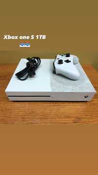 Xbox One S 1TB com comando