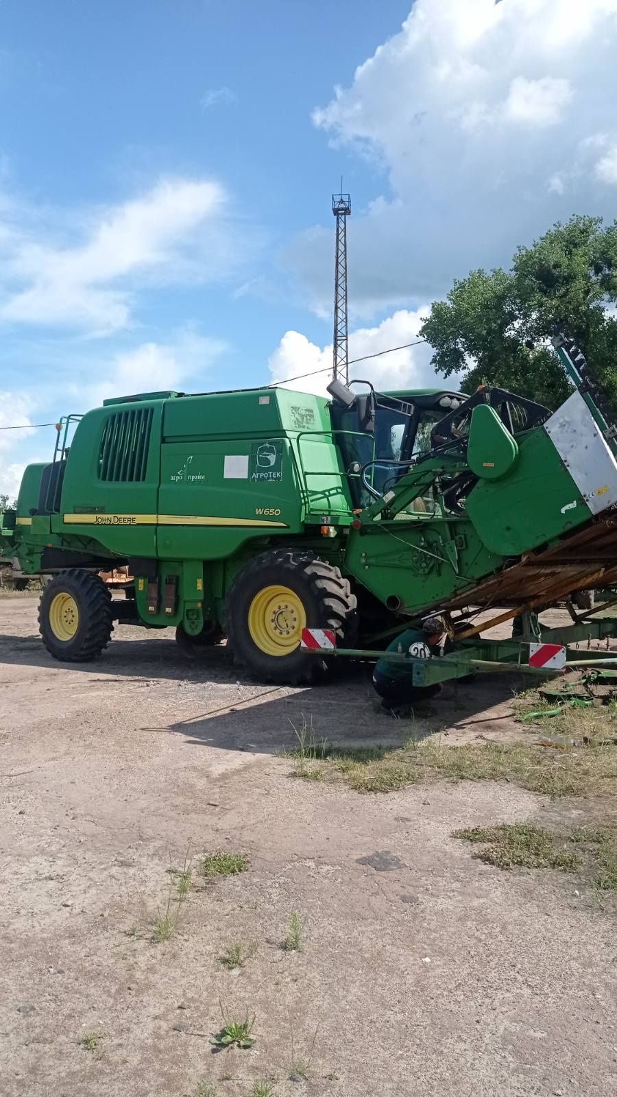 Продам John Deer W650