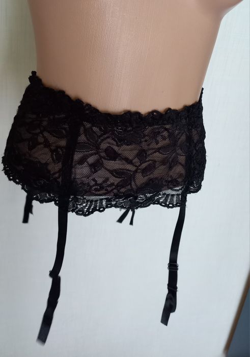 Пояс для чулок гипюровий чорний