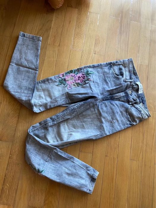 Rurki jeansy House z haftami hafty wysoki stan high waist przetarcia