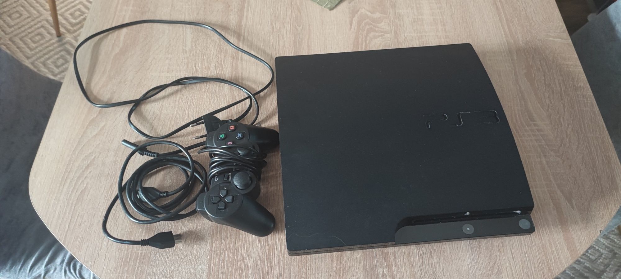 PlayStation 3 + pad przewodowy I okablowanie