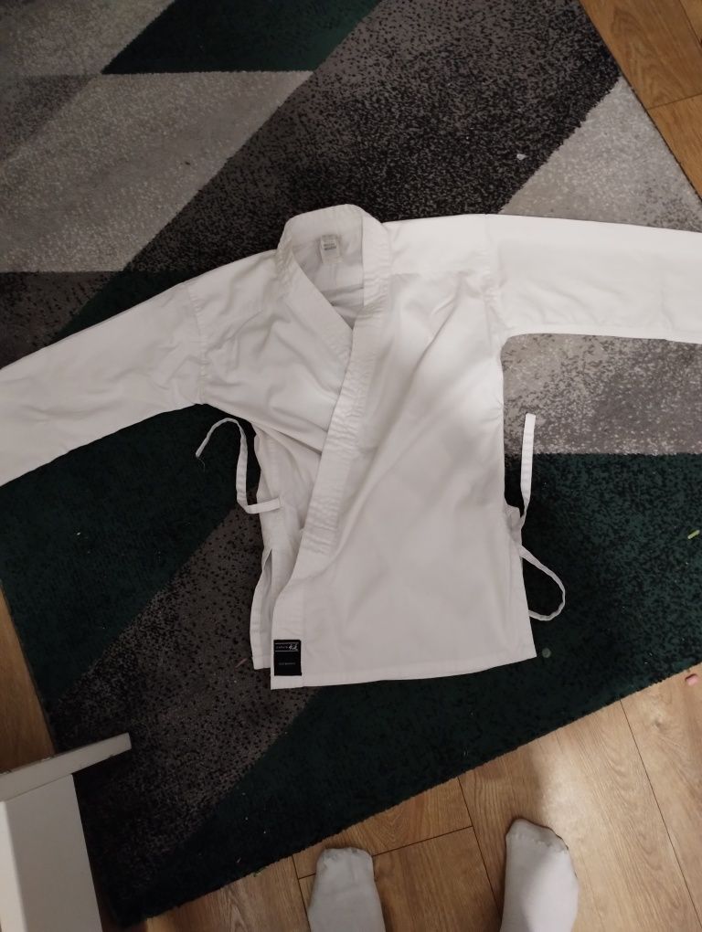 Kimono Karate outshock (Decathlon) 150 cm