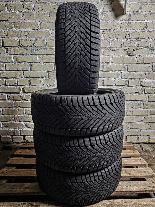 Нові 215/40r18 Pirelli | 2024 | 9.5mm | Italy | Преміум зимові шини