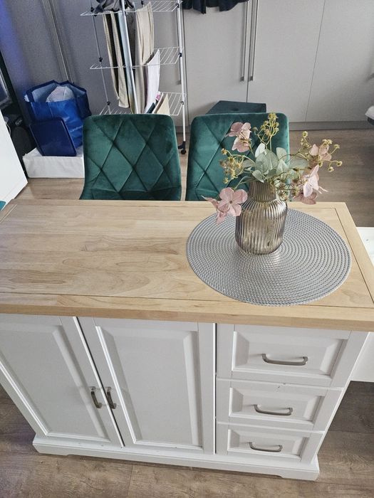 Wyspa kuchenna i 2 hokery