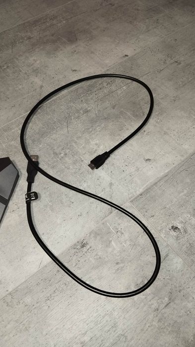 Uchwyt na kabel genesis z portami usb i sd