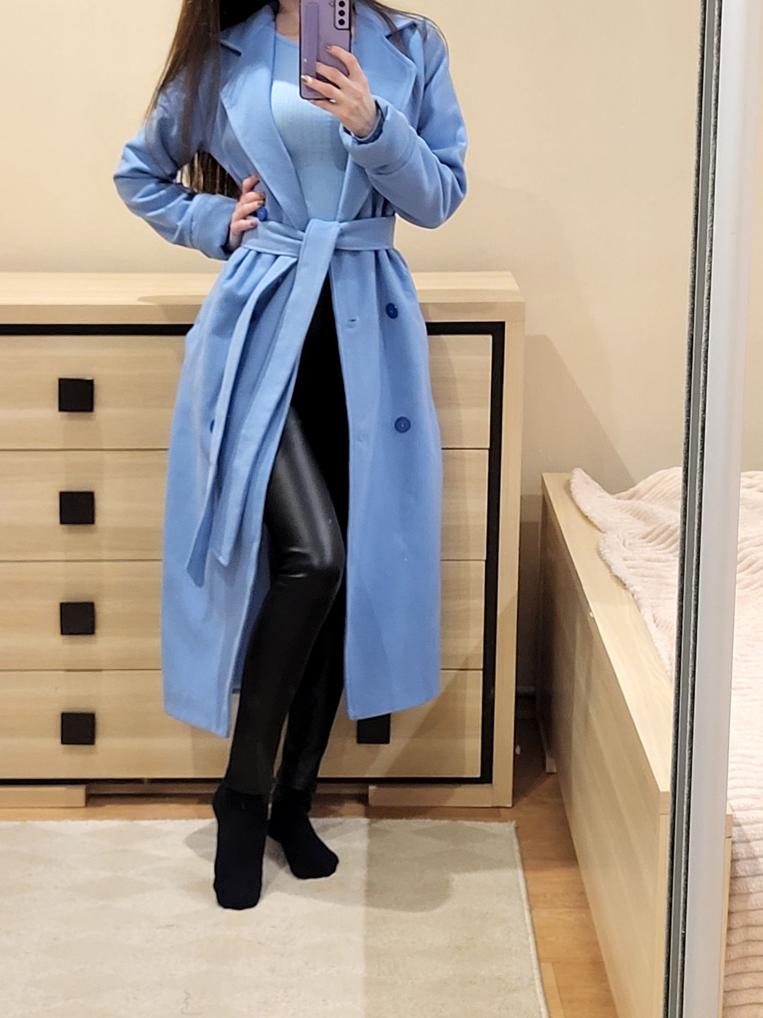 Нове пальто блакитного кольору