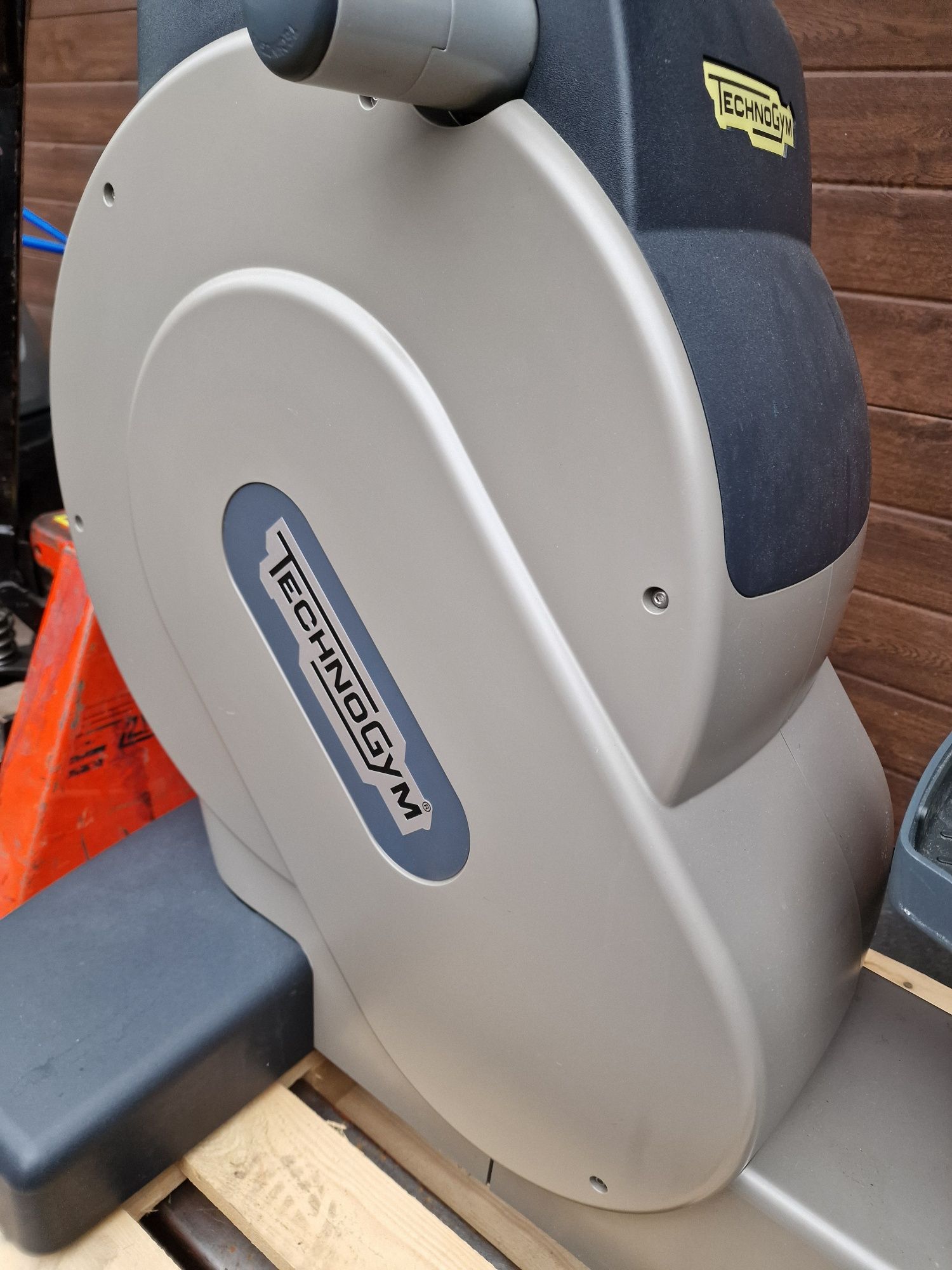 Orbitrek Technogym TV gry crossover exc 700