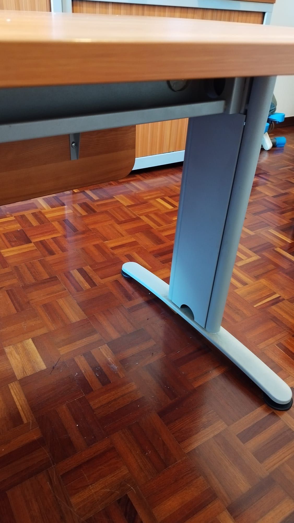 Mesa de escritório de madeira