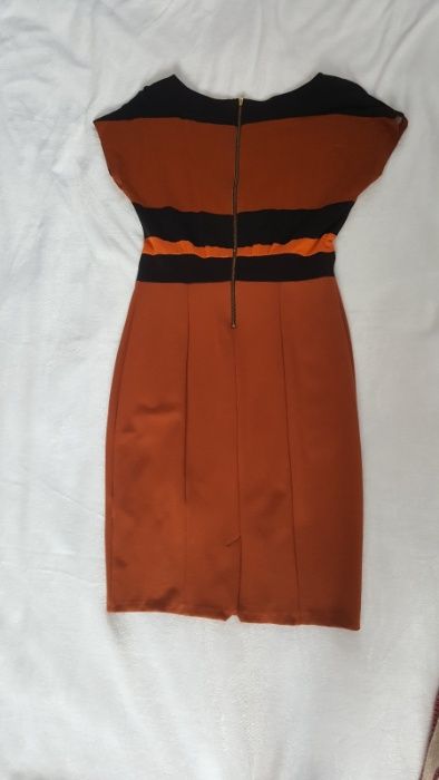 Трикотажное платье футляр.Размер 44-46 в новом состоянии