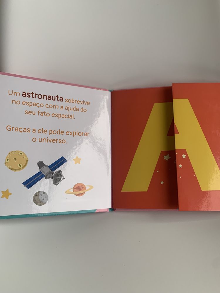 Livro criança infantil vogais