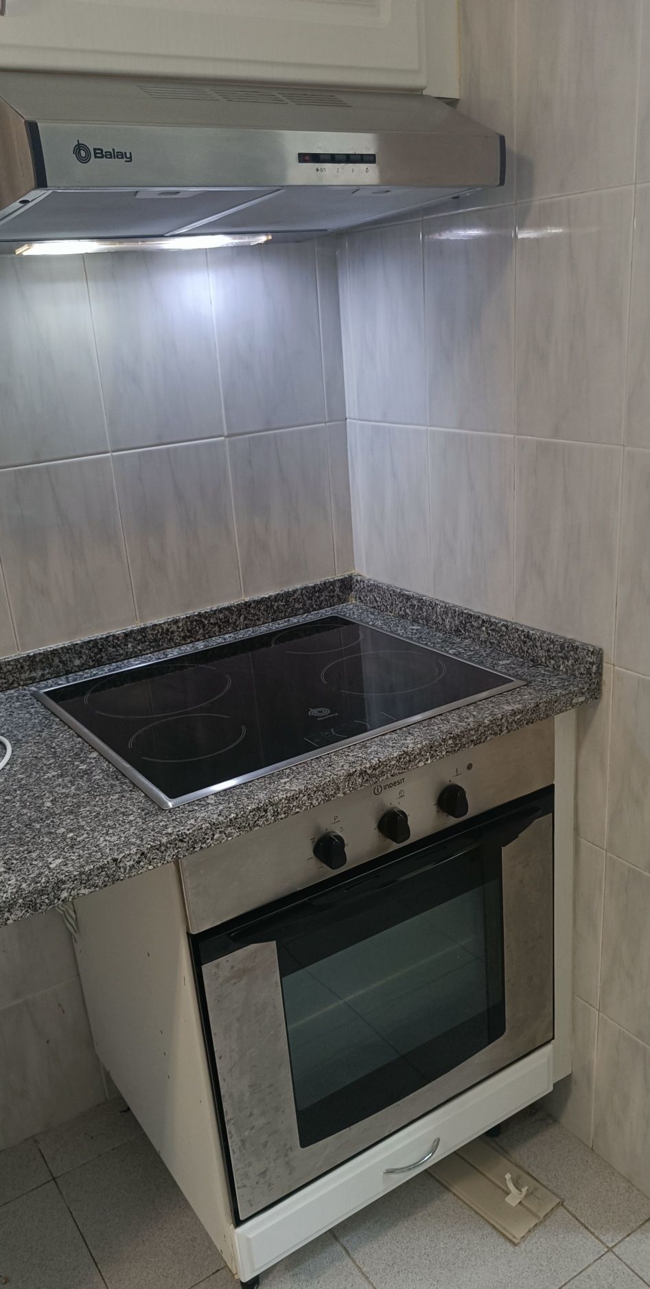 Conjunto Placa e Exaustor Balay c/ Forno Ventilado Indesit