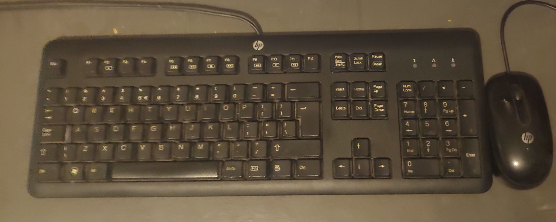 Komputer stacjonarny HP z monitorem Windows 7