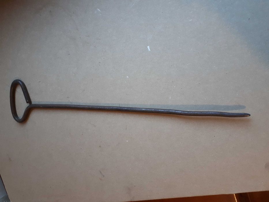 Wycior szpikulec szpic z rączką do wbijania w ziemię  ostry pręt