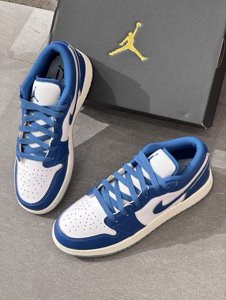 Оригінал Кросівки Nike Air Jordan 1 Low SE GS Industrial Blue сині біл