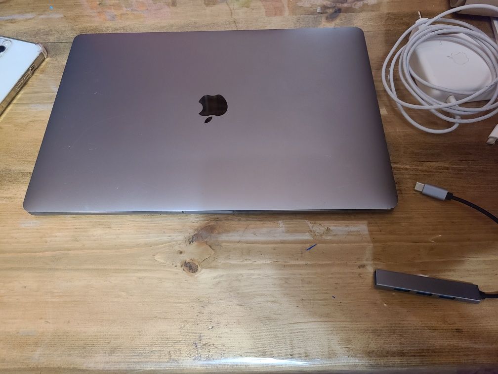 Apple MacBookPro a1707 tough bar