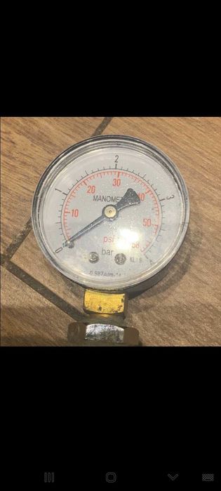 Манометр стрелочный (аналоговый) 0–3 бар / 0–60 PSI, класс точности