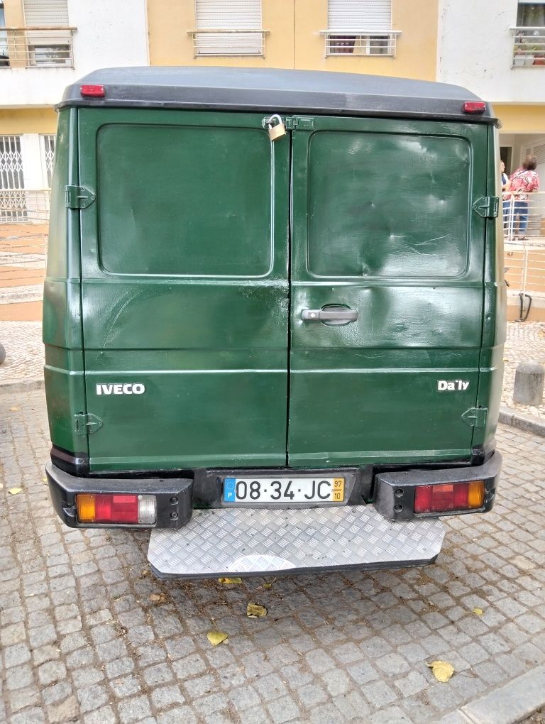 Carrinha iveco a trabalhar