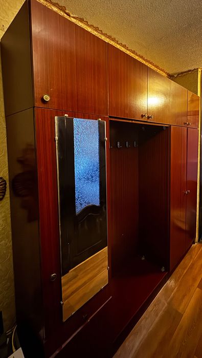 Віддам меблі в коридор (меблева стінка)